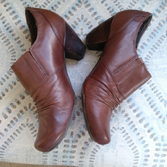 Bare Traps Tyley Leather Scrunchy Heel Booties 9M Brown - Picture 15 of 16